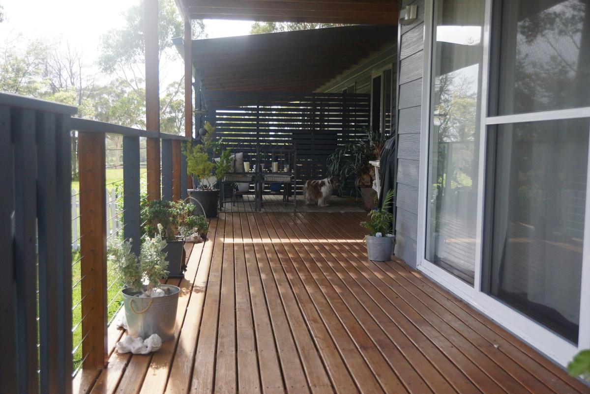 Little Finchley entry deck