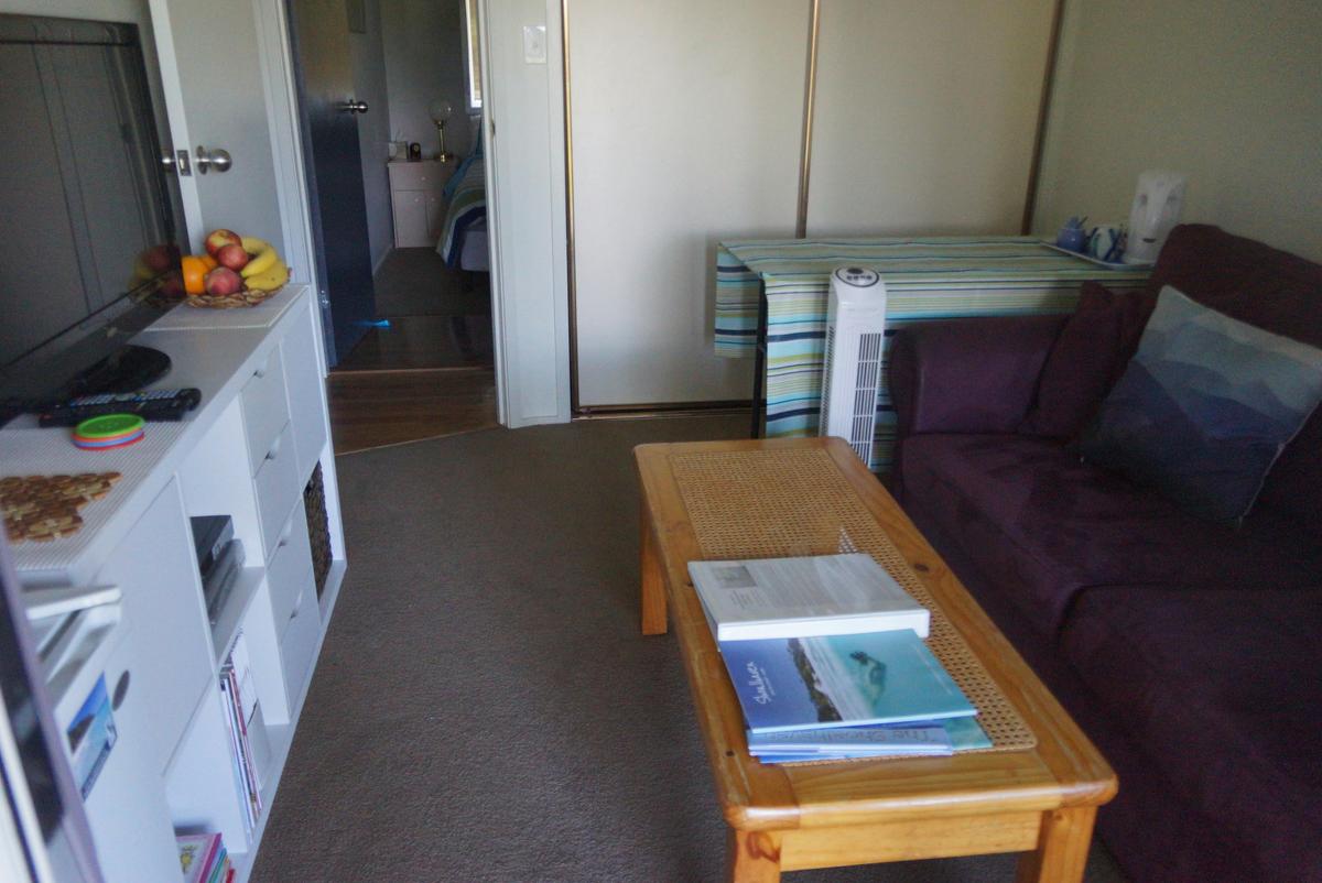 Little Finchley sitting oom