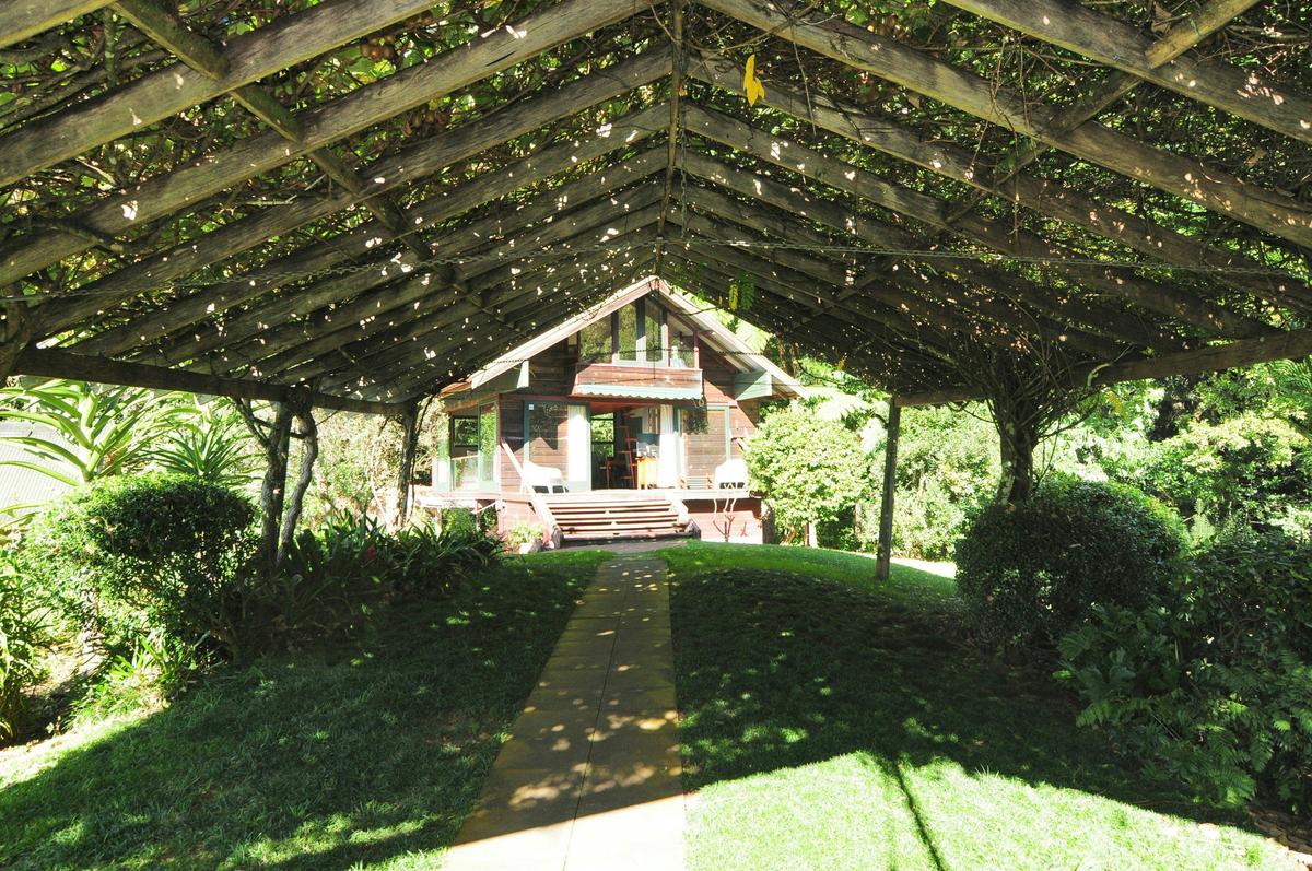 Arbour to the cottage