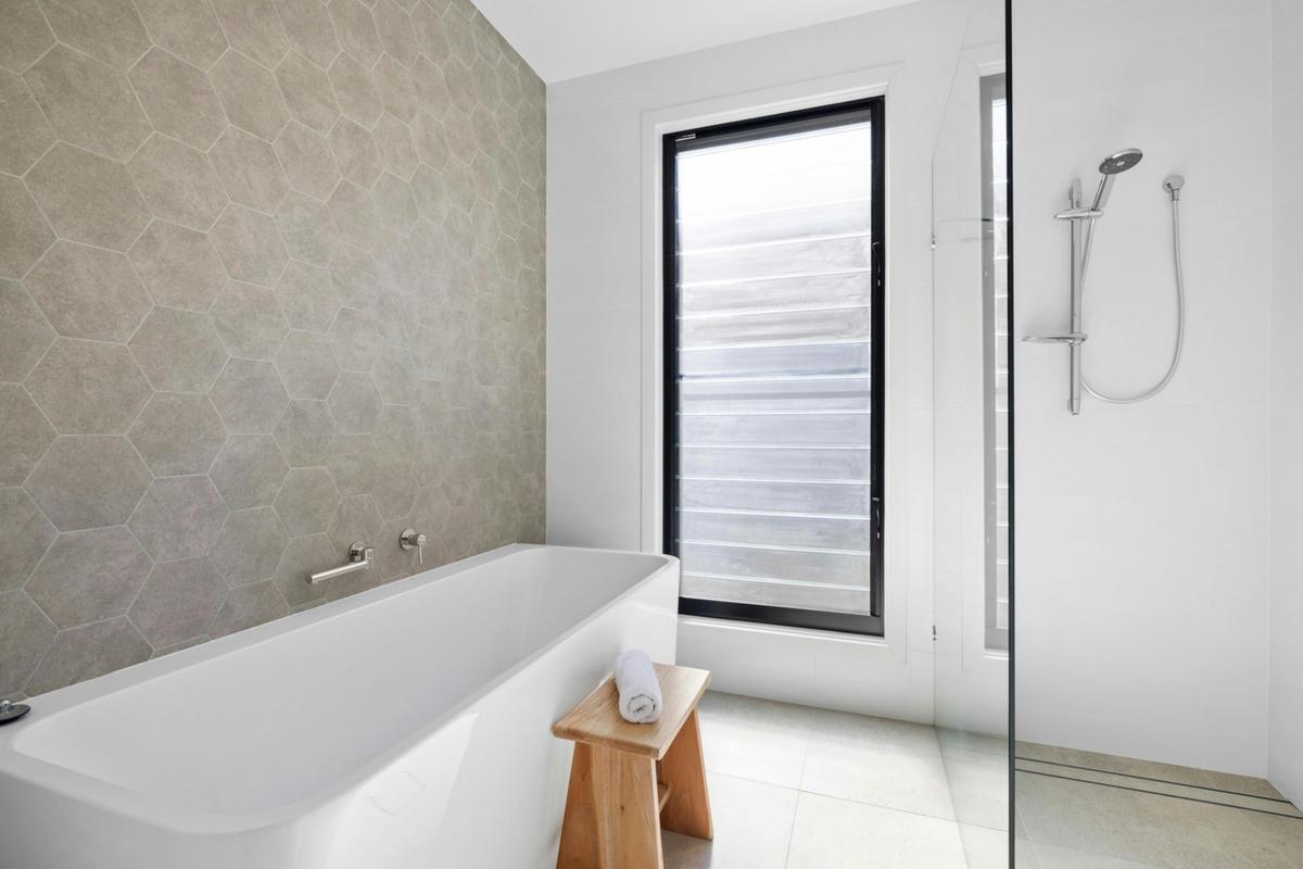 Bathroom bath