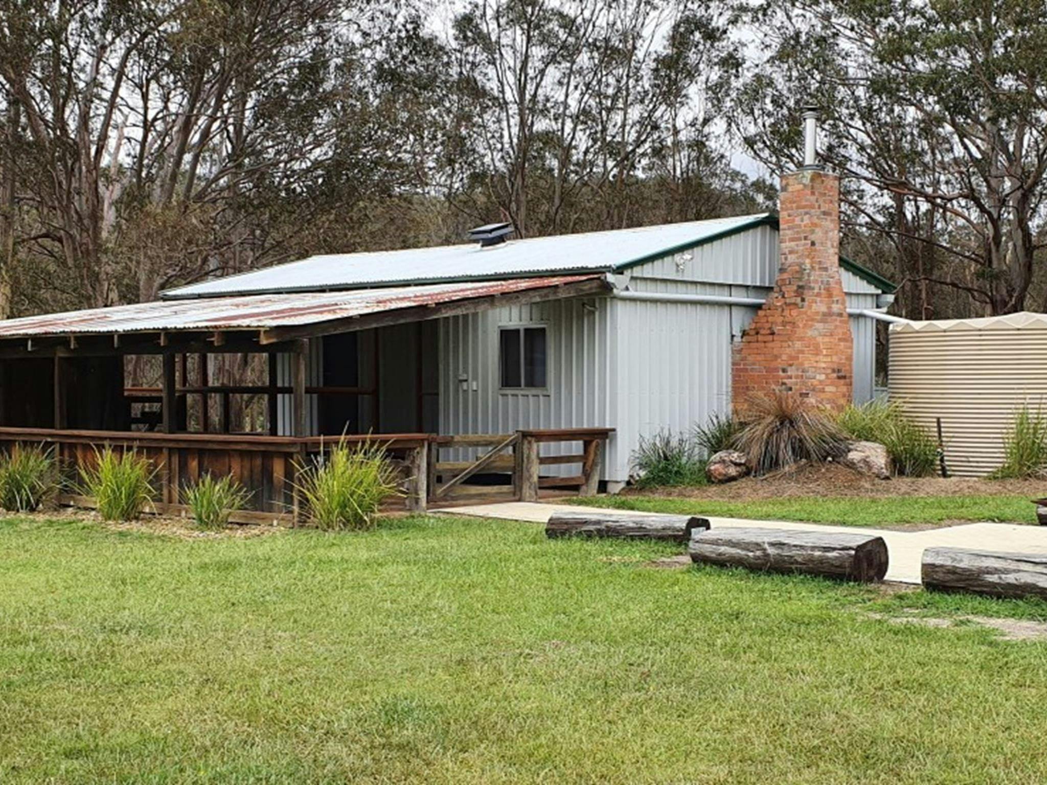 The exterior of Four Bull Hut in Washpool National Park. Photo: Tanya Weir &copy; DPE