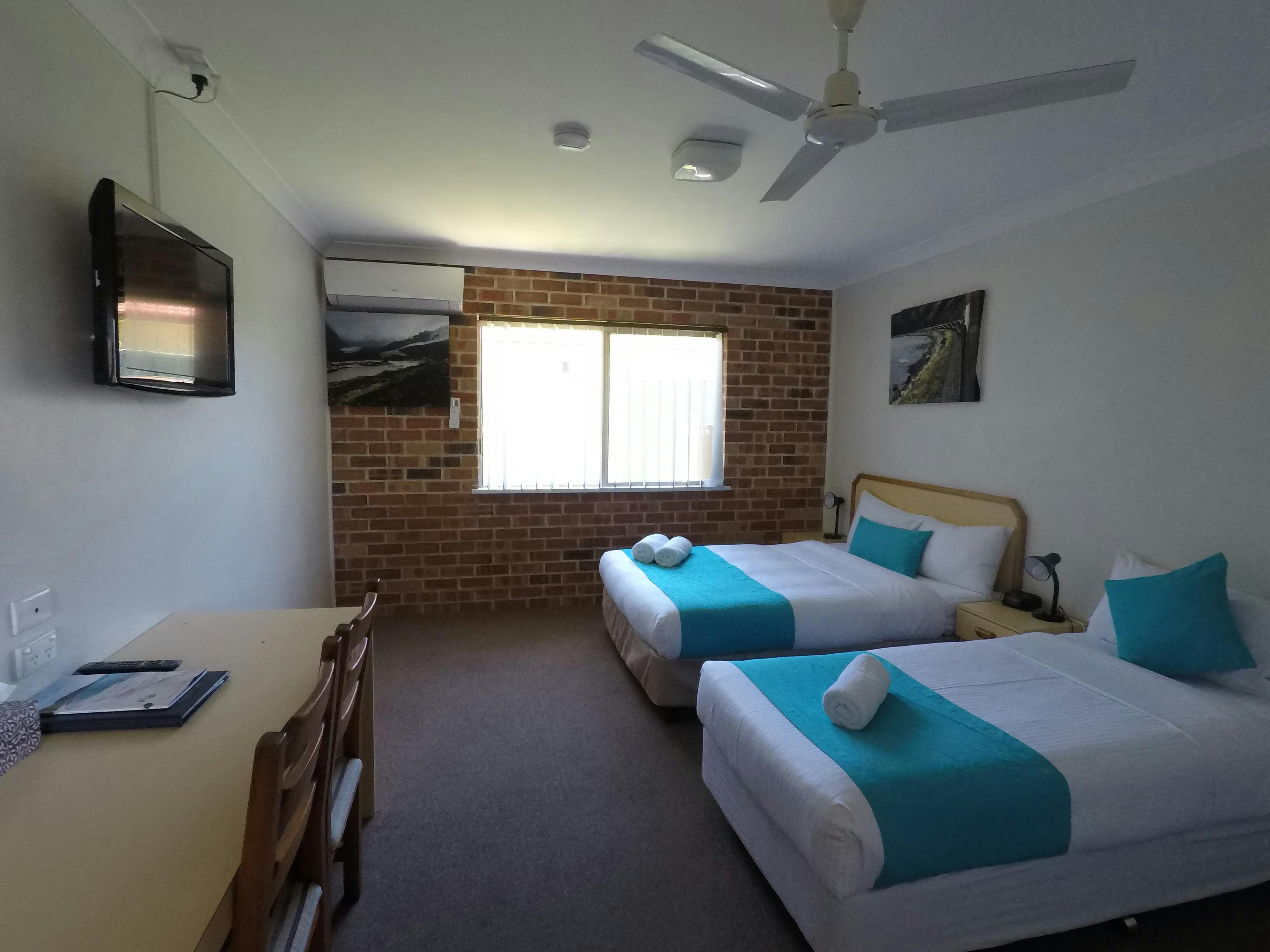 Golf View Motel Twin Room