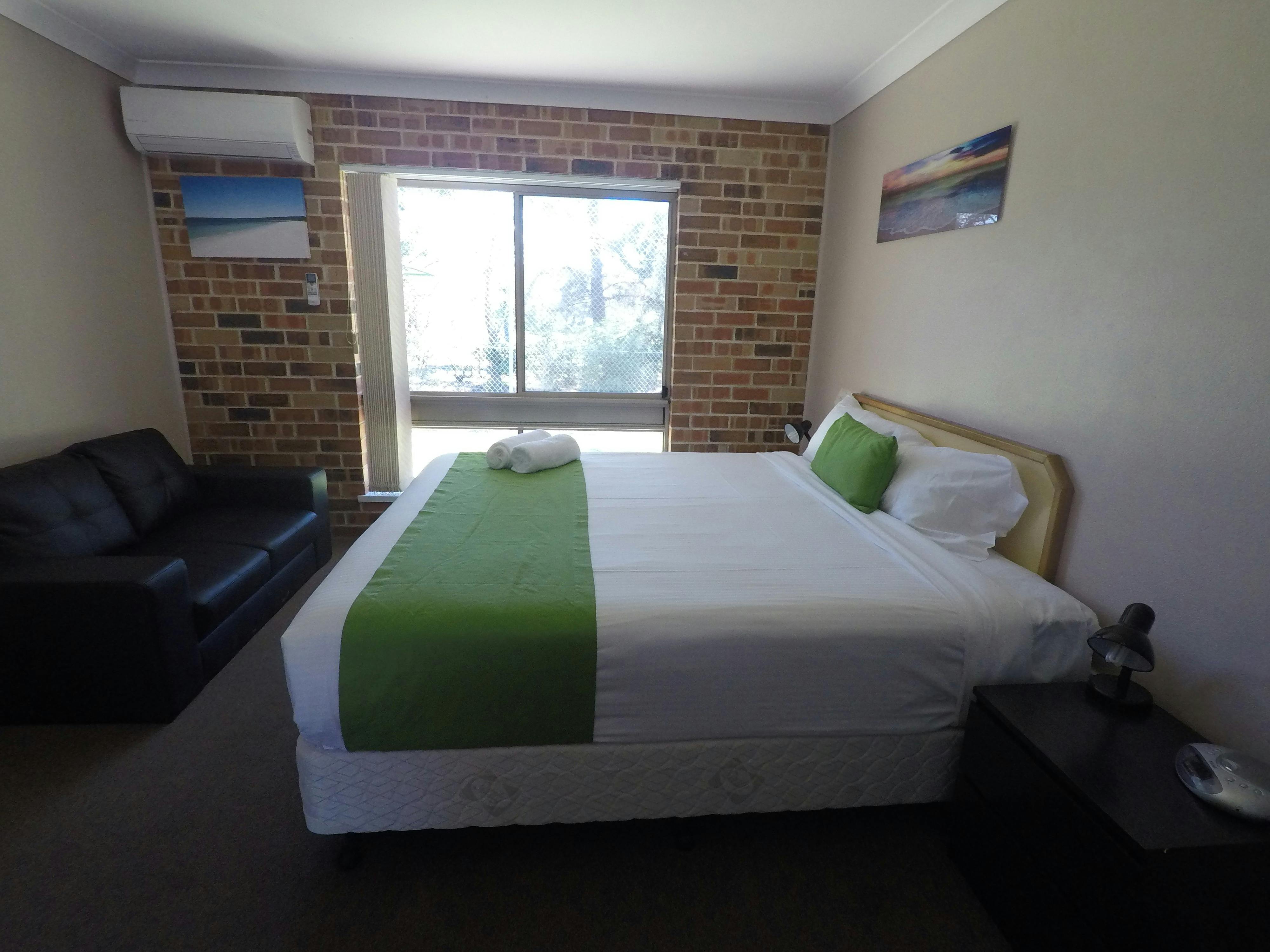 Golf View Motel  King Room