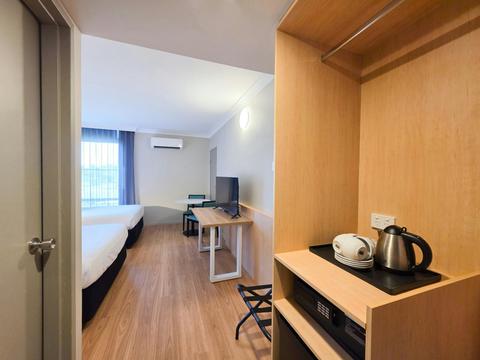 El Toro Motel, Warwick Farm NSW - Triple Comfort Room