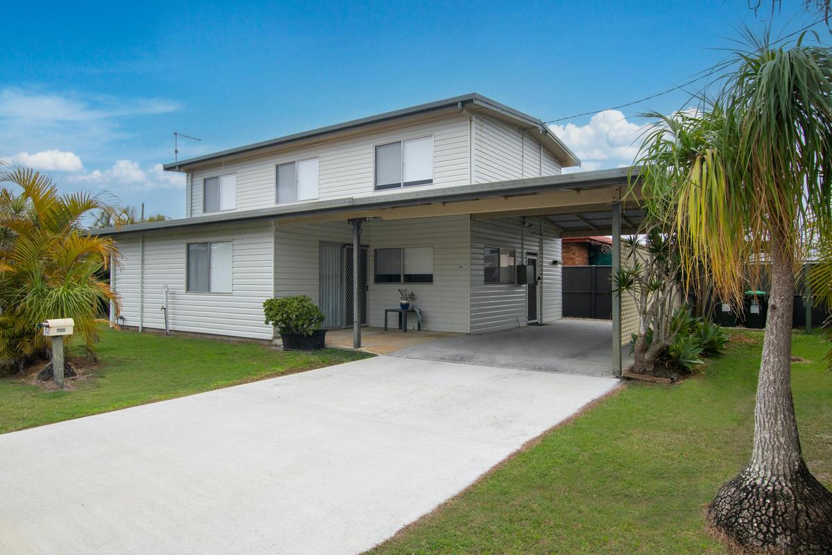 harming 2-story beach retreat in Evans Head, steps from river, town, and beaches.