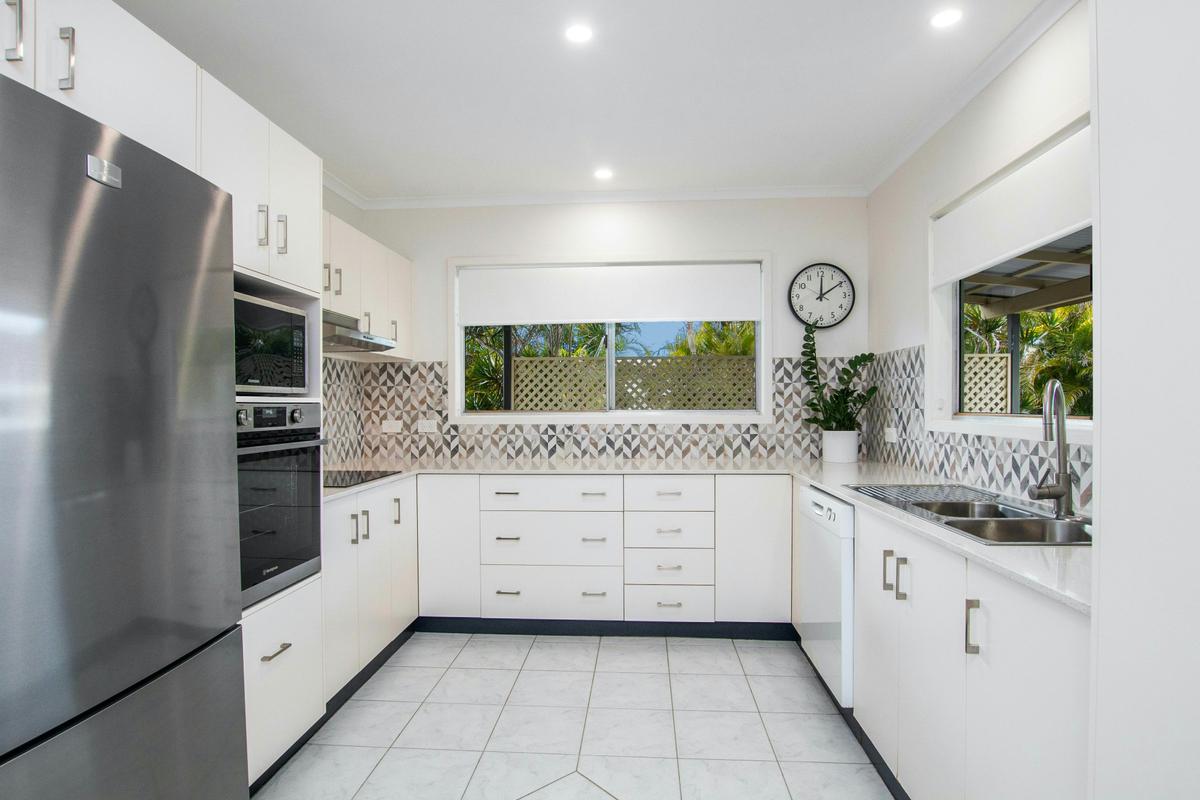 Spacious modern fully equipped kitchen to make family meals a breeze.