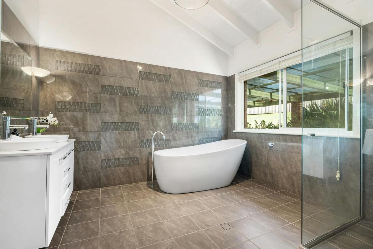 Bathroom at Georgia Oak Retreat