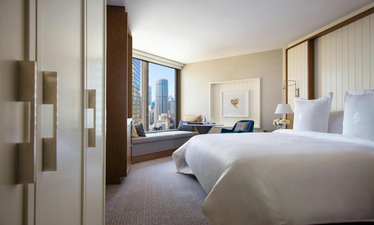 Deluxe City Room