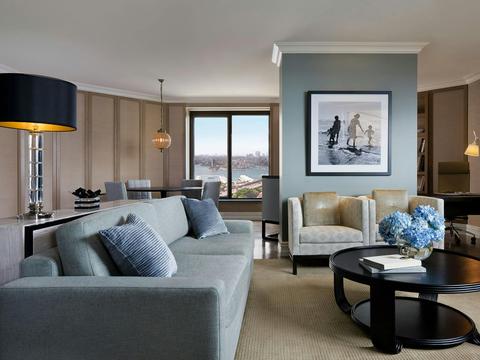 Deluxe Royal Suite