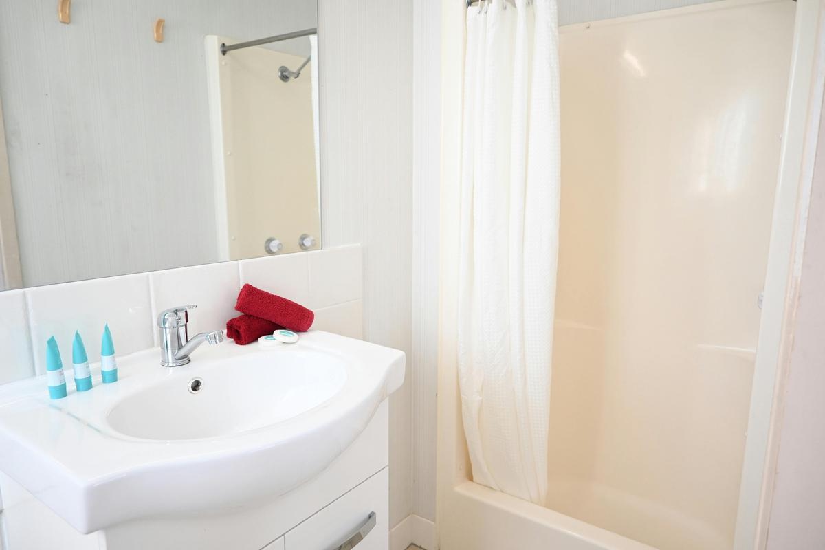 Studio Cabin Bathroom
