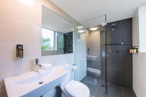 Haven Queen Bathroom