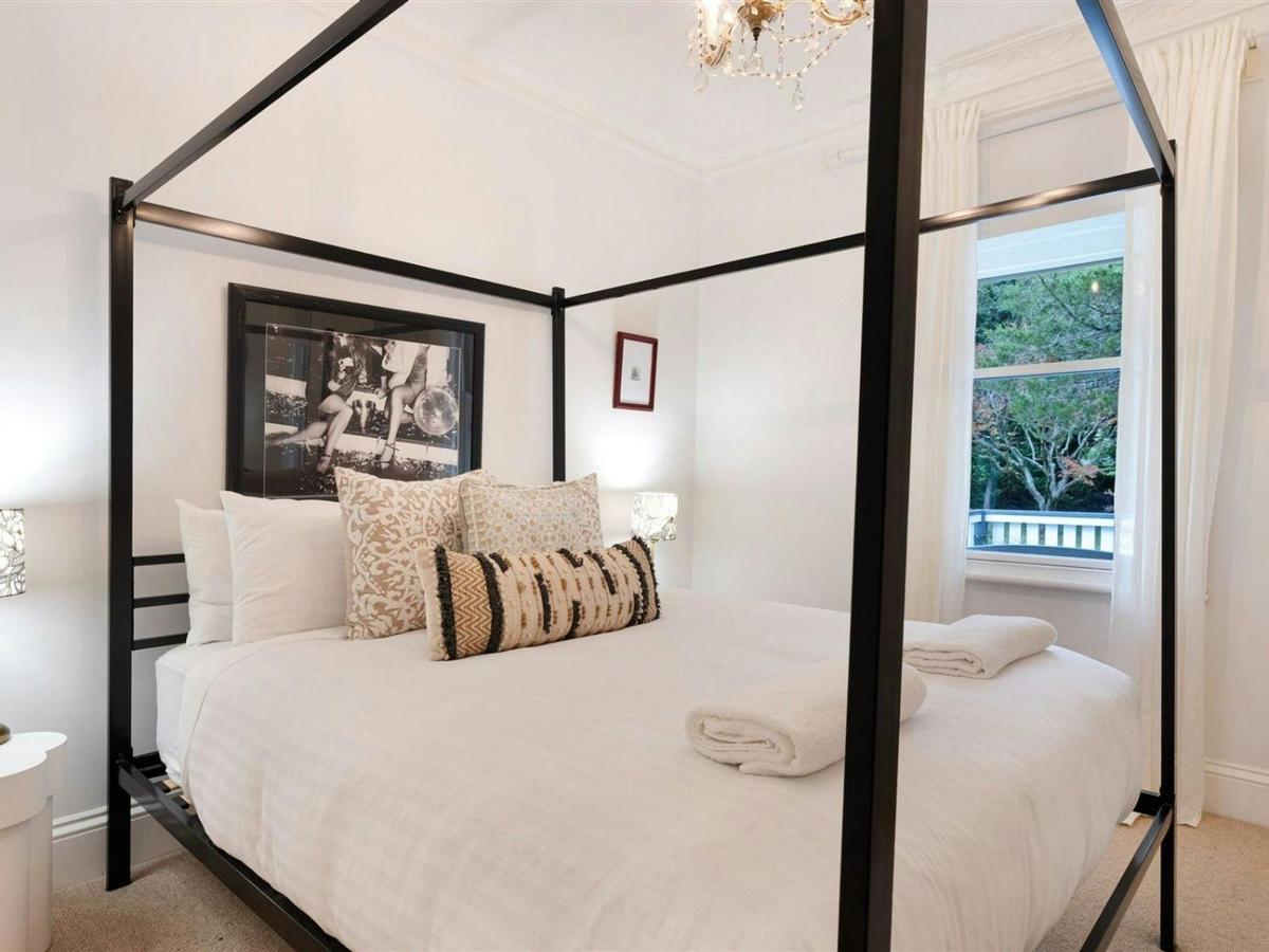 Glenbrae | Bedroom 1 | Queen | Portable cot