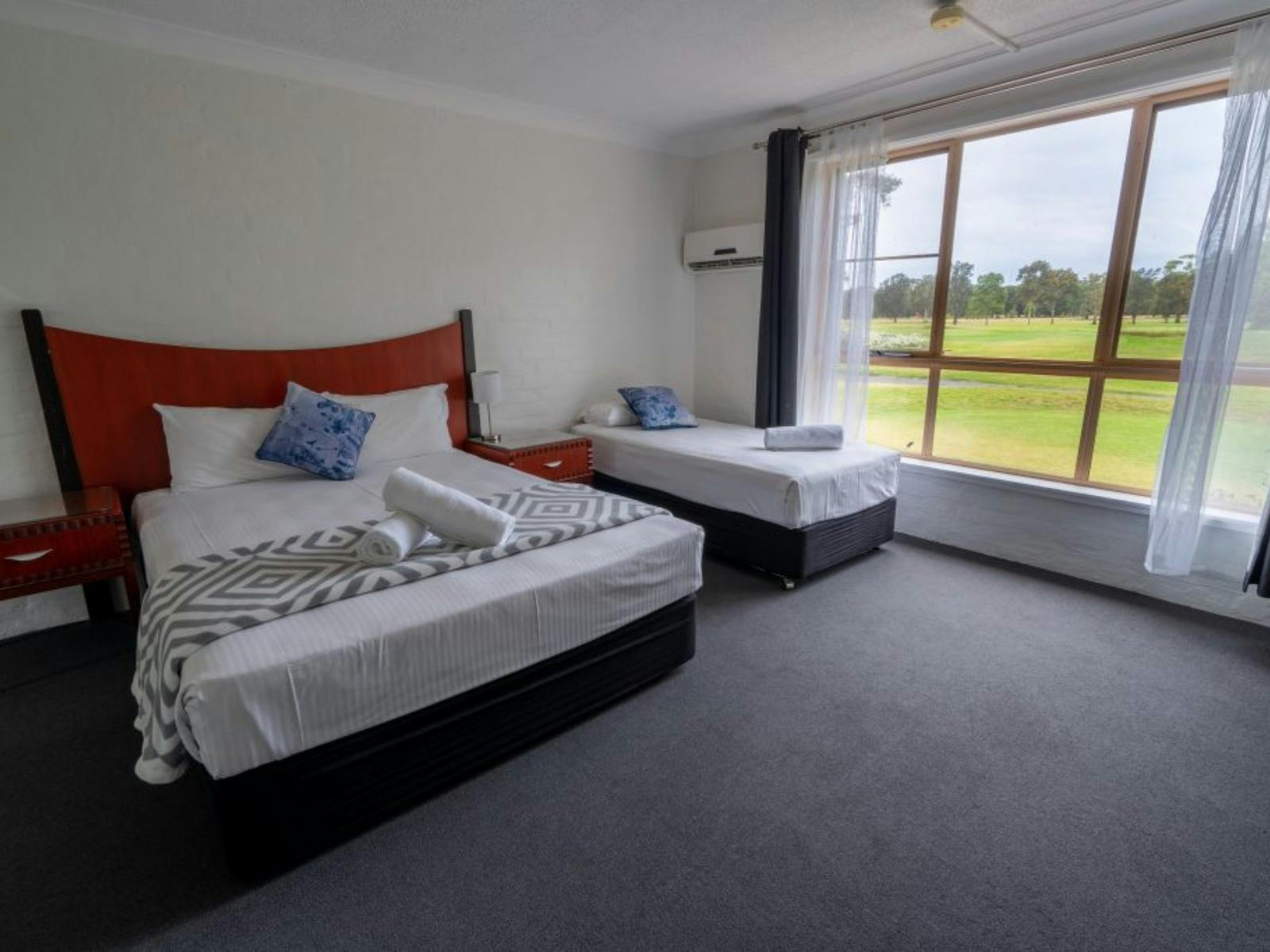 Golf Place & Lakeside Inn