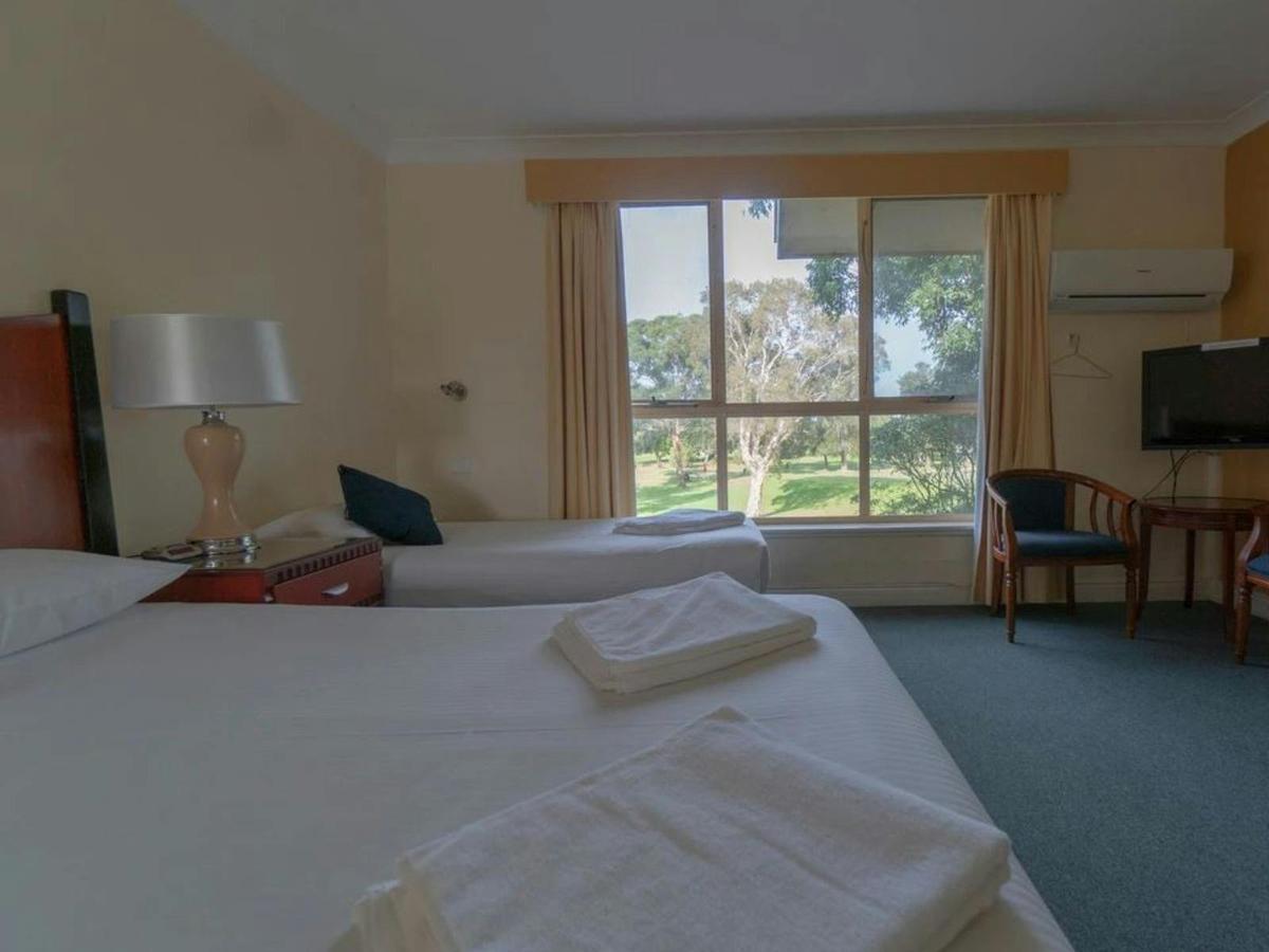 Golf Place & Lakeside Inn