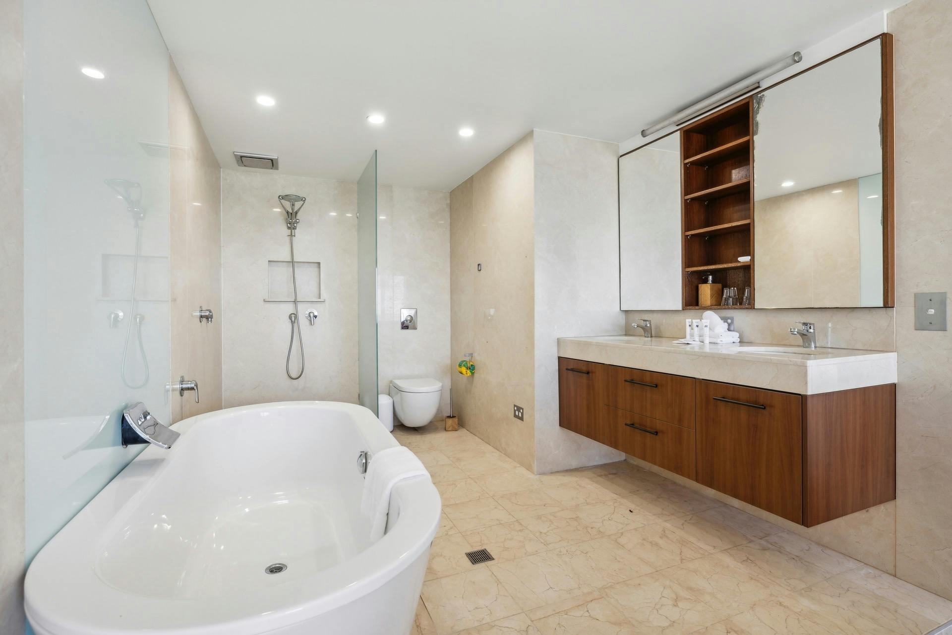 Ensuite Bathroom Main