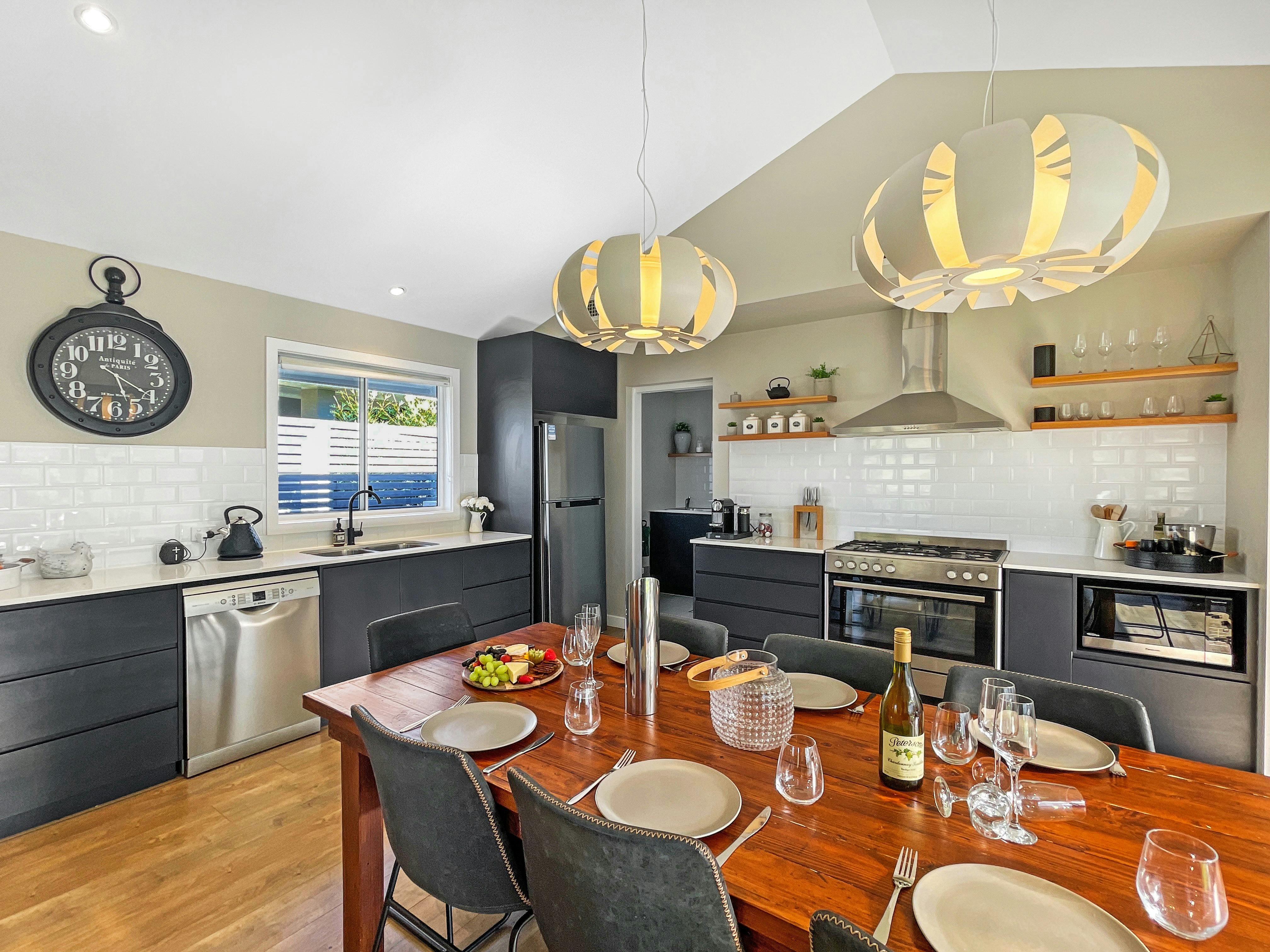 Figtree Retreat dining room and kitchen