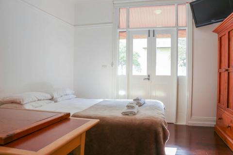 The Glasgow Arms Hotel, Ultimo NSW - Queen Balcony Room, Ensuite