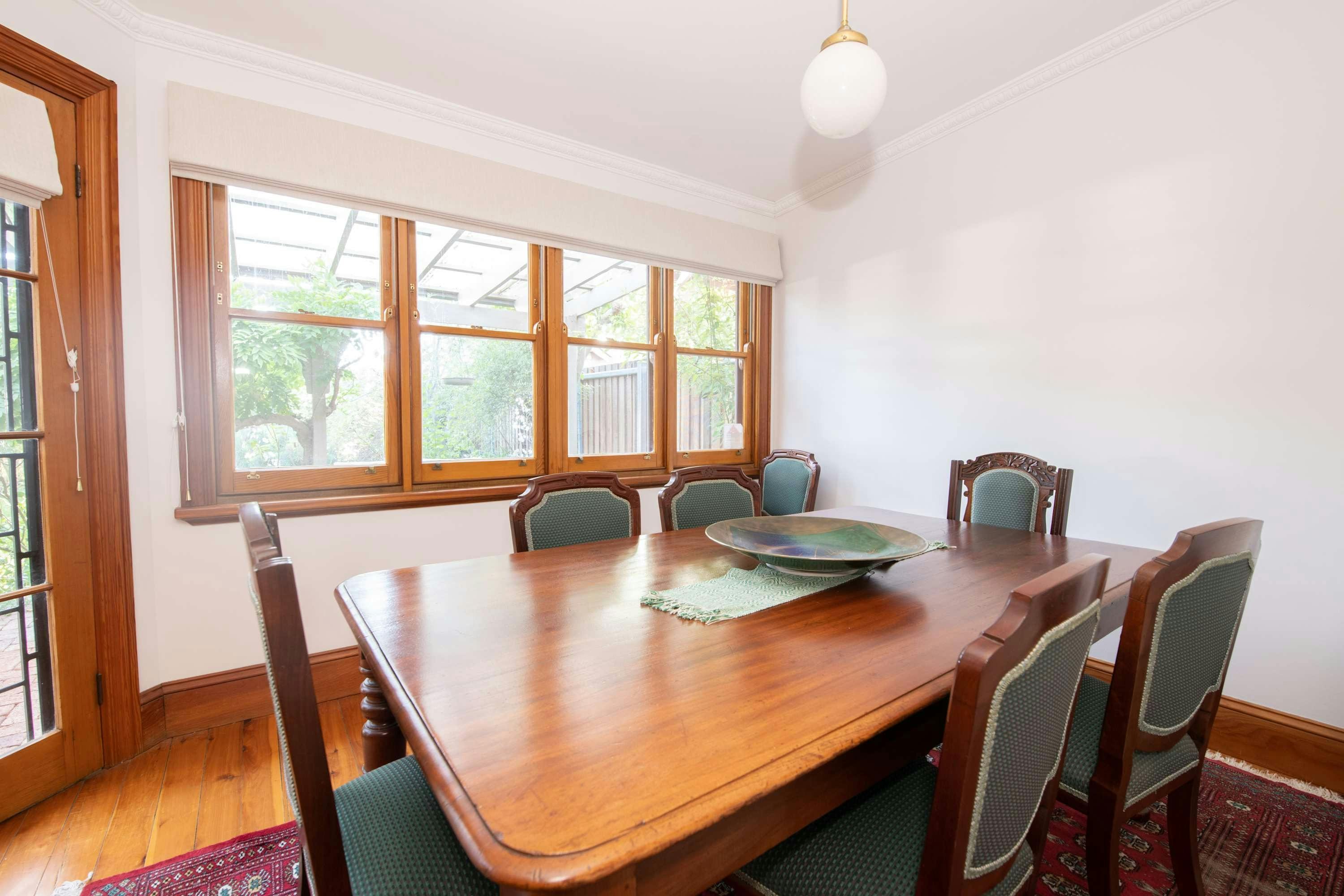 Dining room at Eumbar on Byng