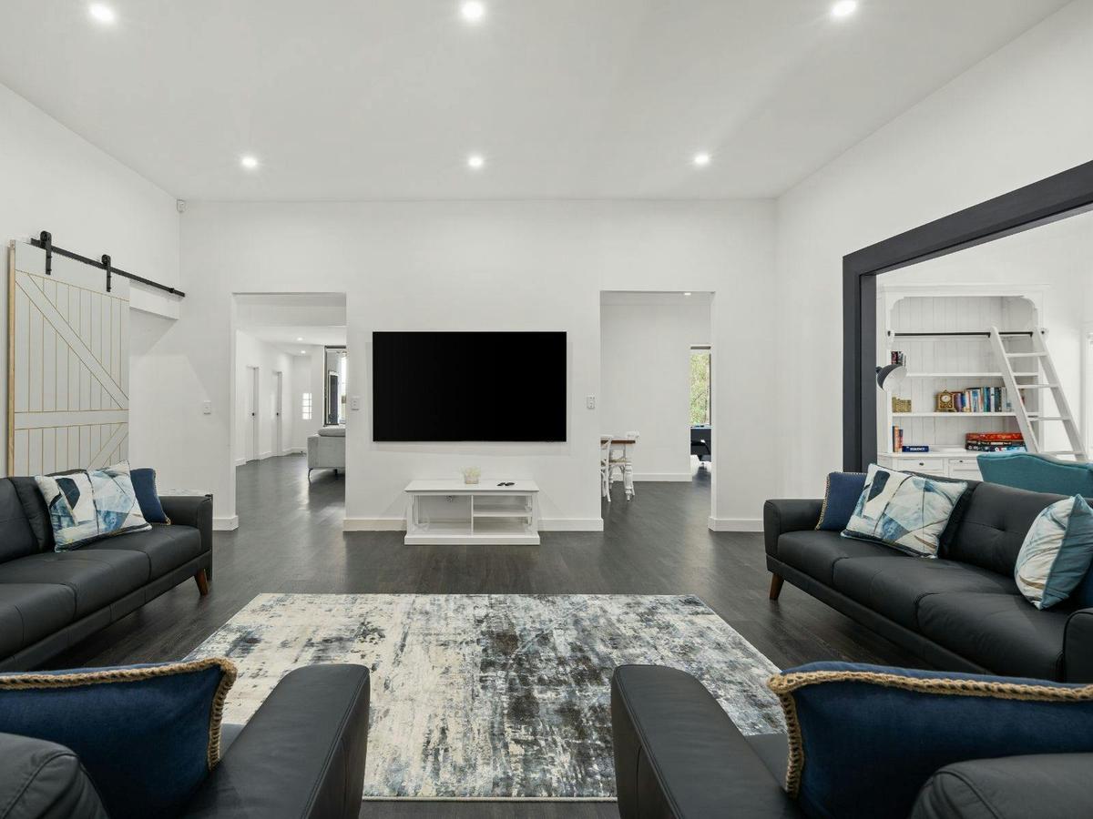 LOUNGE 2