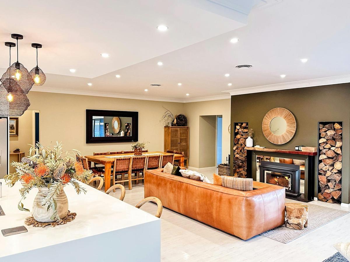 Lounge and dining area - Main House