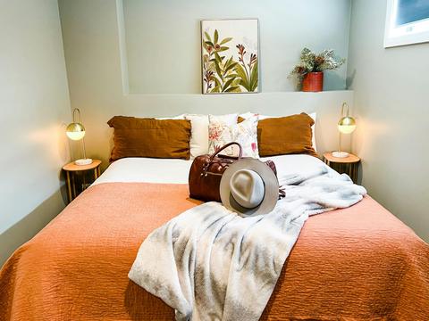 Main Bedroom in 2 Bedroom Villa - Hamilton House
