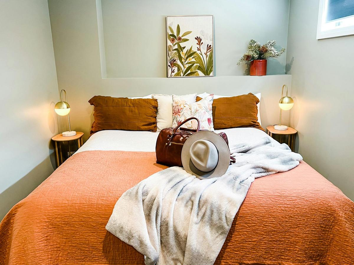 Main Bedroom in 2 Bedroom Villa - Hamilton House