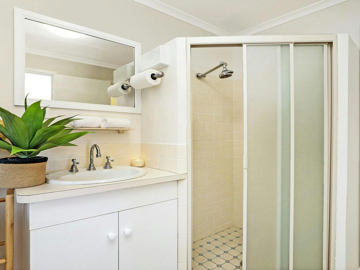 Flipside | Bathroom | Shower | Toilet | Vanity