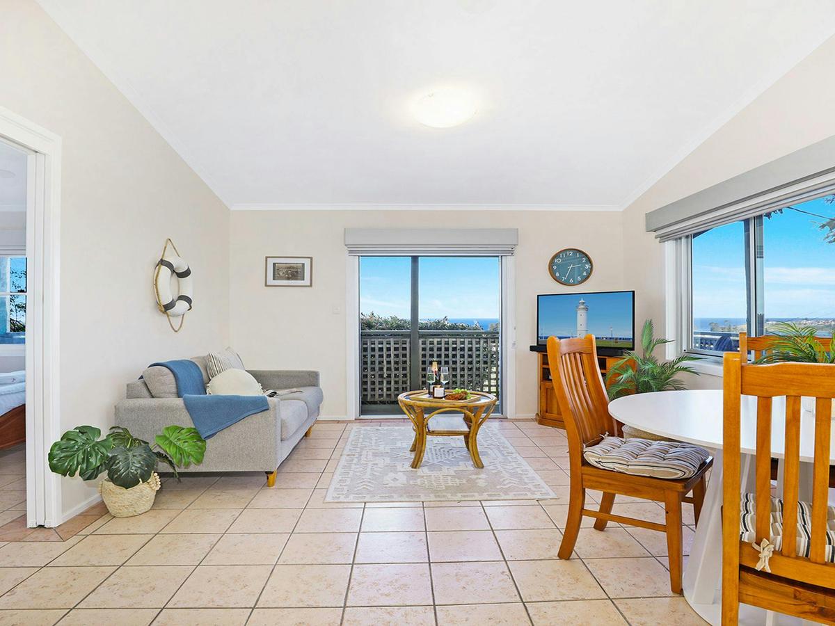 Flipiside | Dining | Lounge | Air Conditioning | Smart TV | Ocean Views