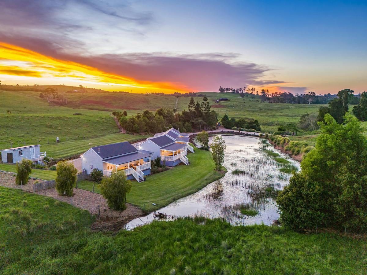 Beautiful sunsets, peaceful setting of 4 holiday homes on farm near Byron Bay