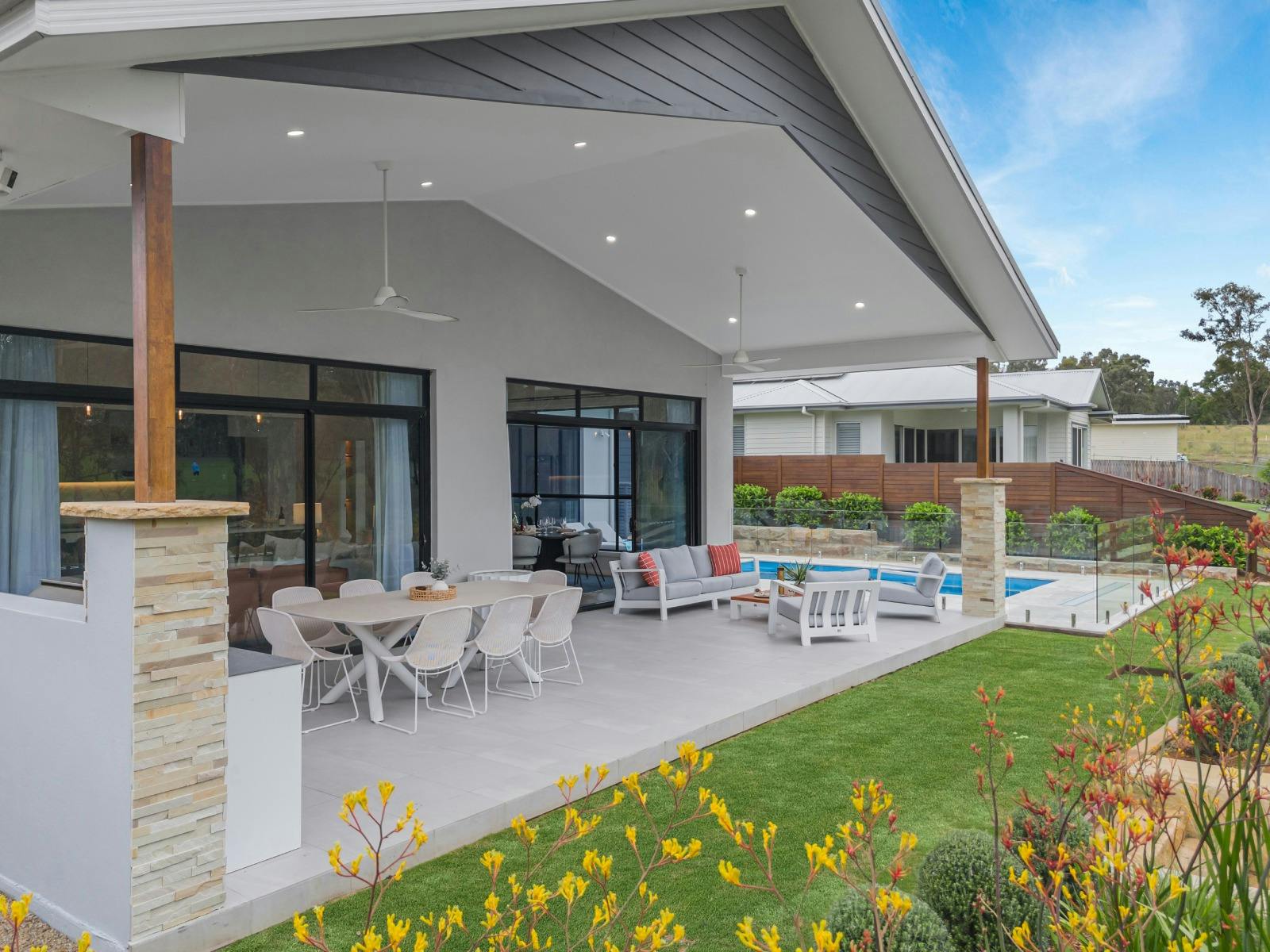 Fore Seasons outdoor alfresco area