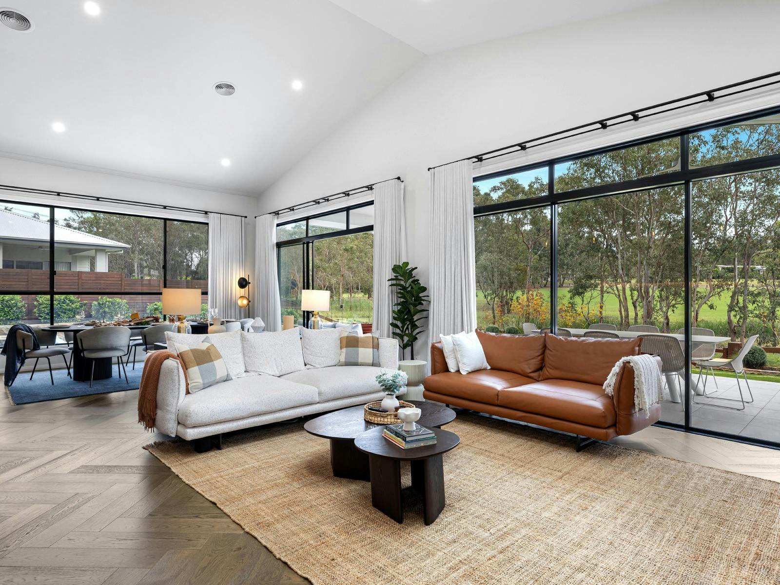 Fore Seasons lounge room