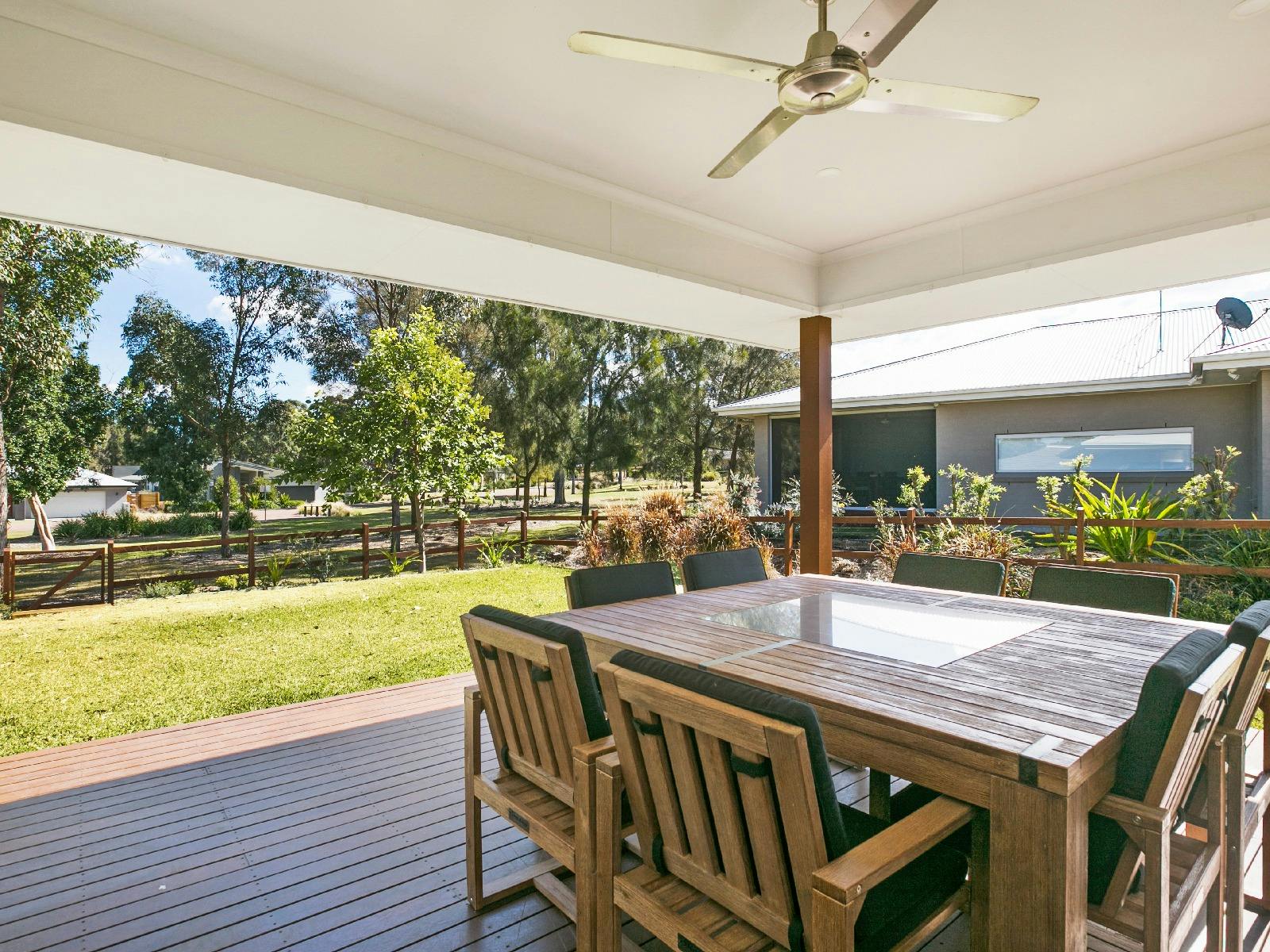 Vino E Golf outdoor dining area