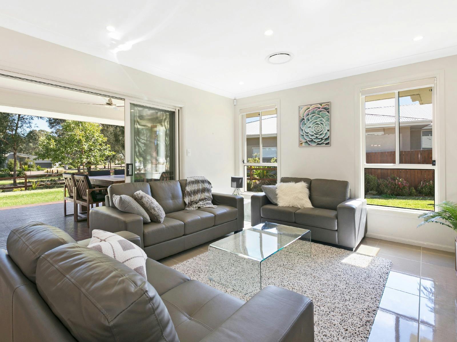 Vino E Golf lounge room