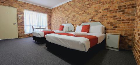 Queen Standard Room