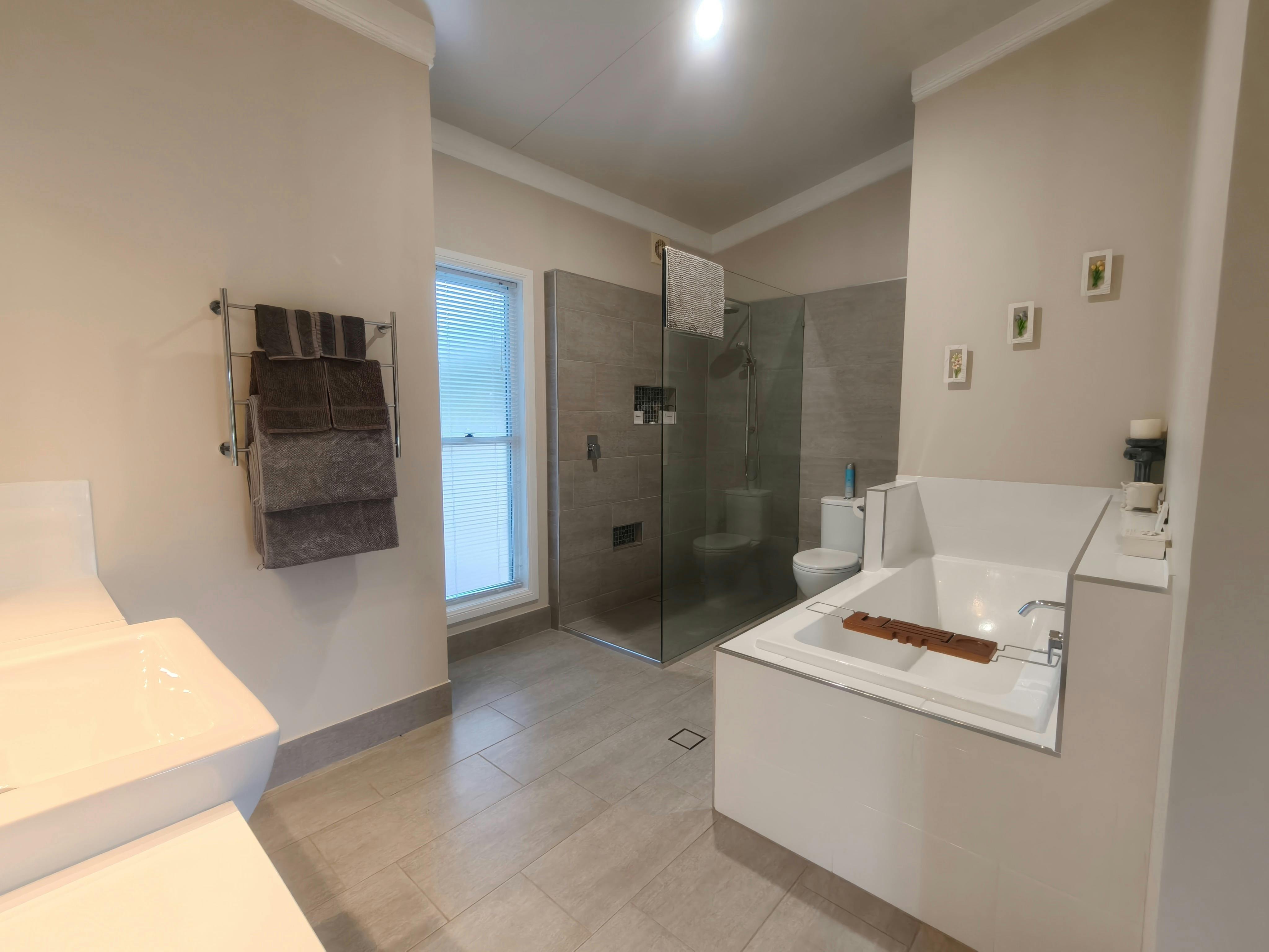 Bathroom - Shower and bath