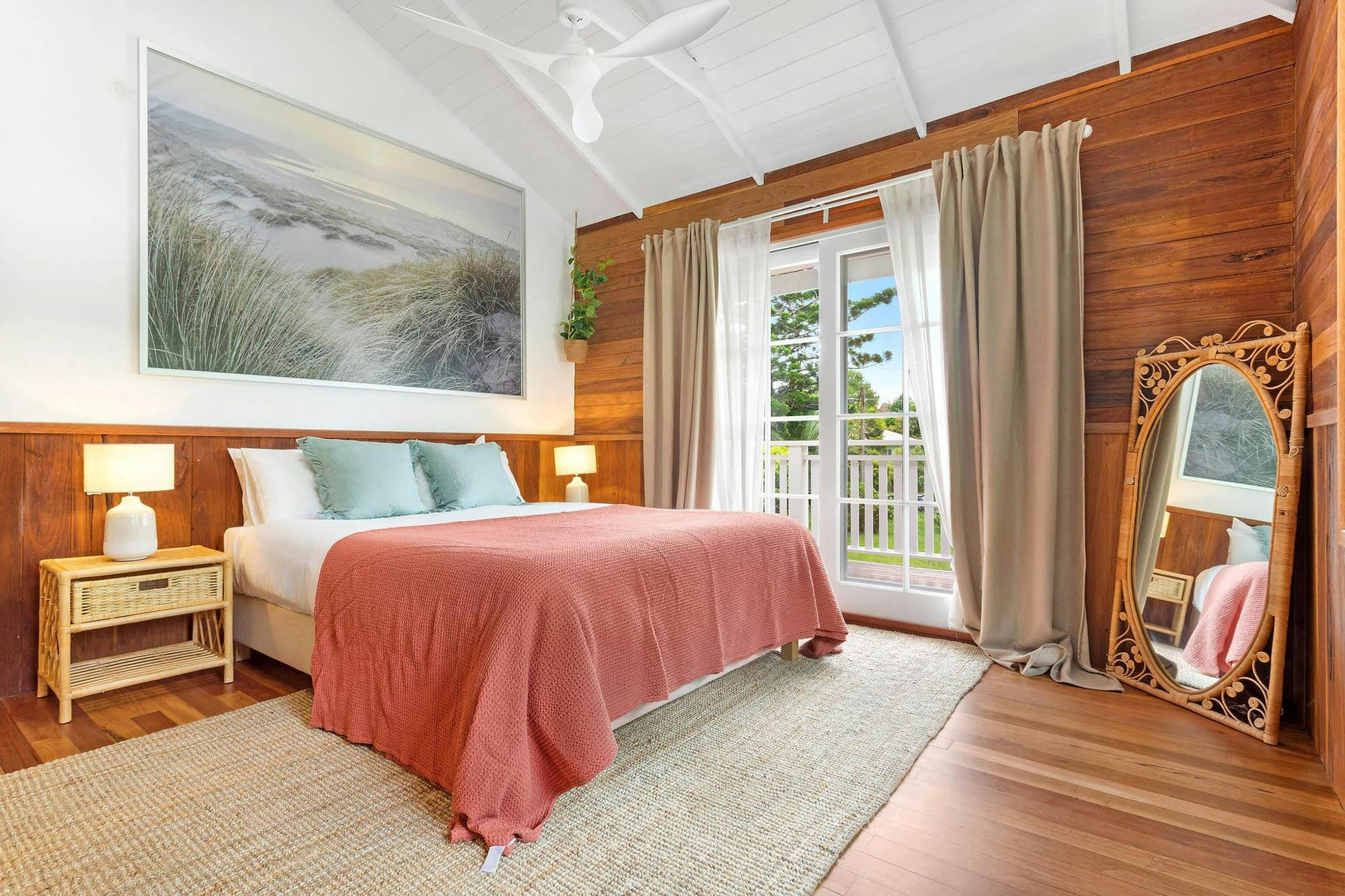 Golden Hus - South Golden Beach - Master Bedroom