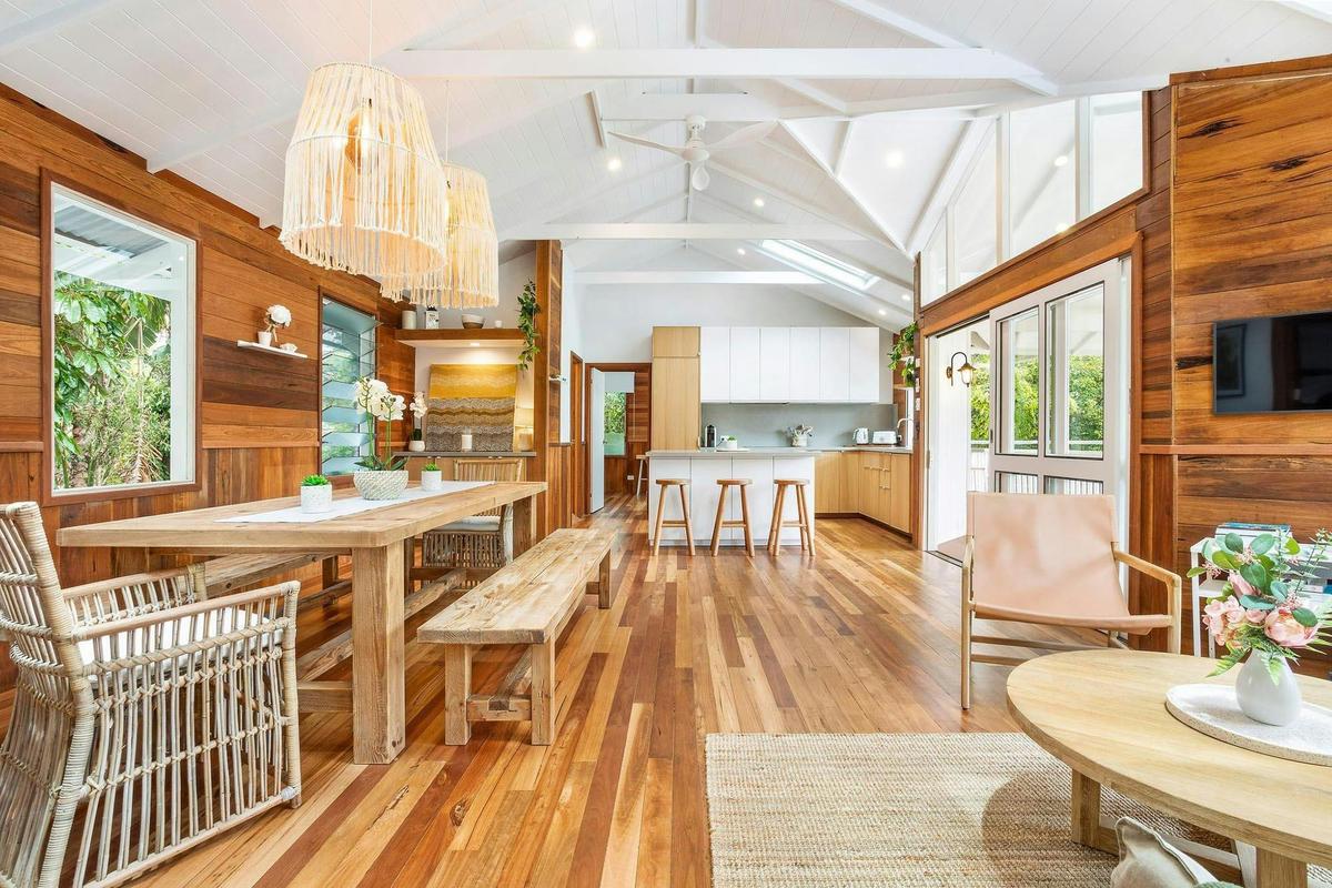 Golden Hus - South Golden Beach - Living Room view of Dining and Kitchen b