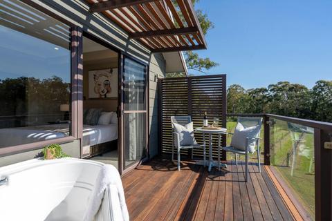 Premier Suite private outdoor spa bath and balcony overlooking vineyard
