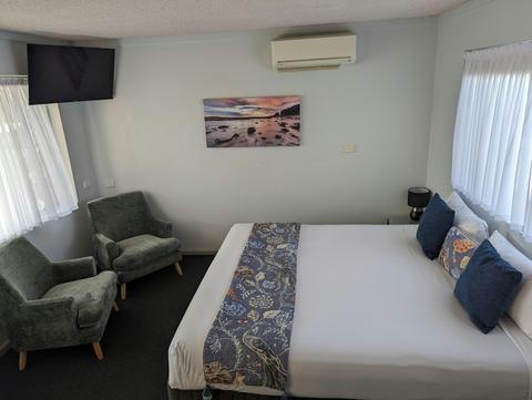 King motel room bed and occasional chairs