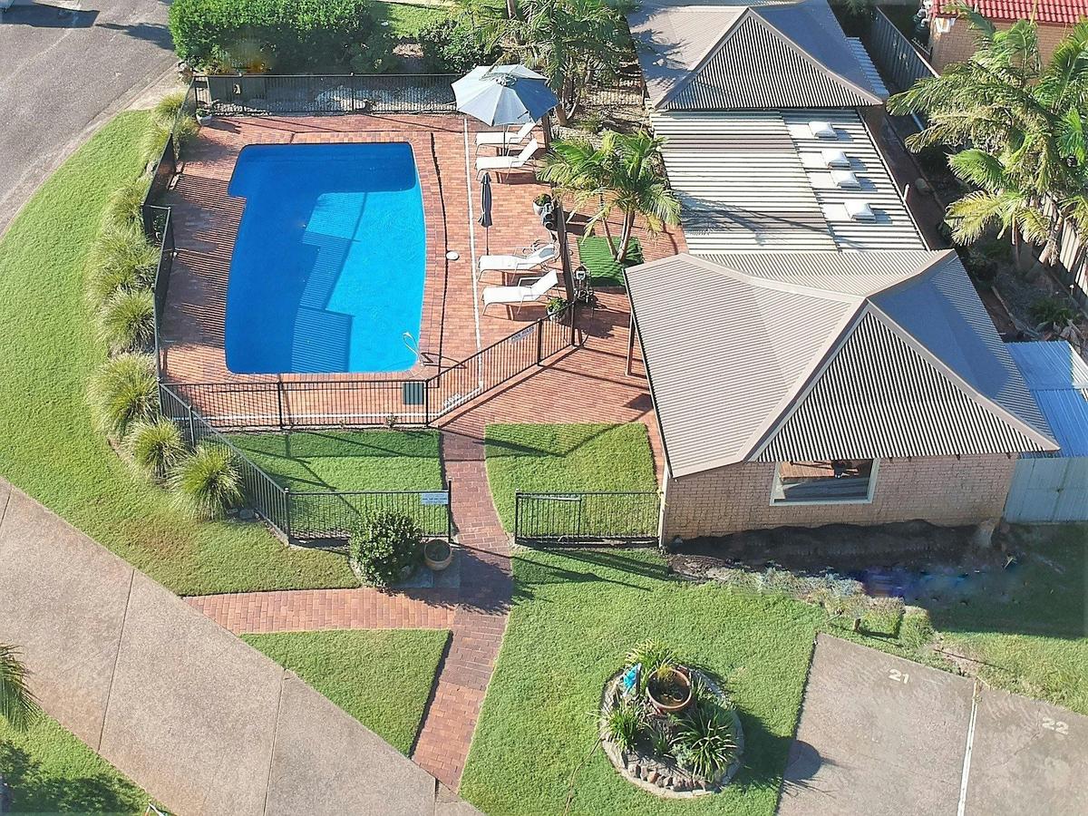 Pool & BBQ