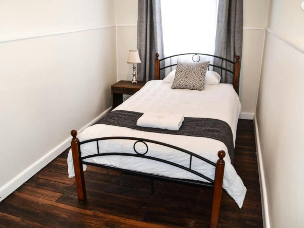 Single room at George IV Inn pub style accommodatio