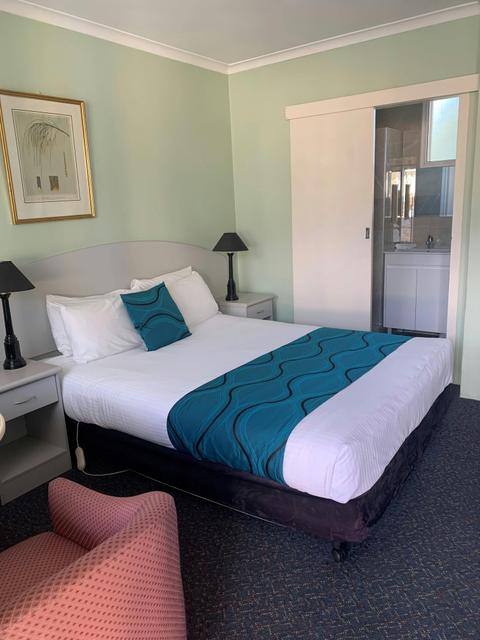 Queen room