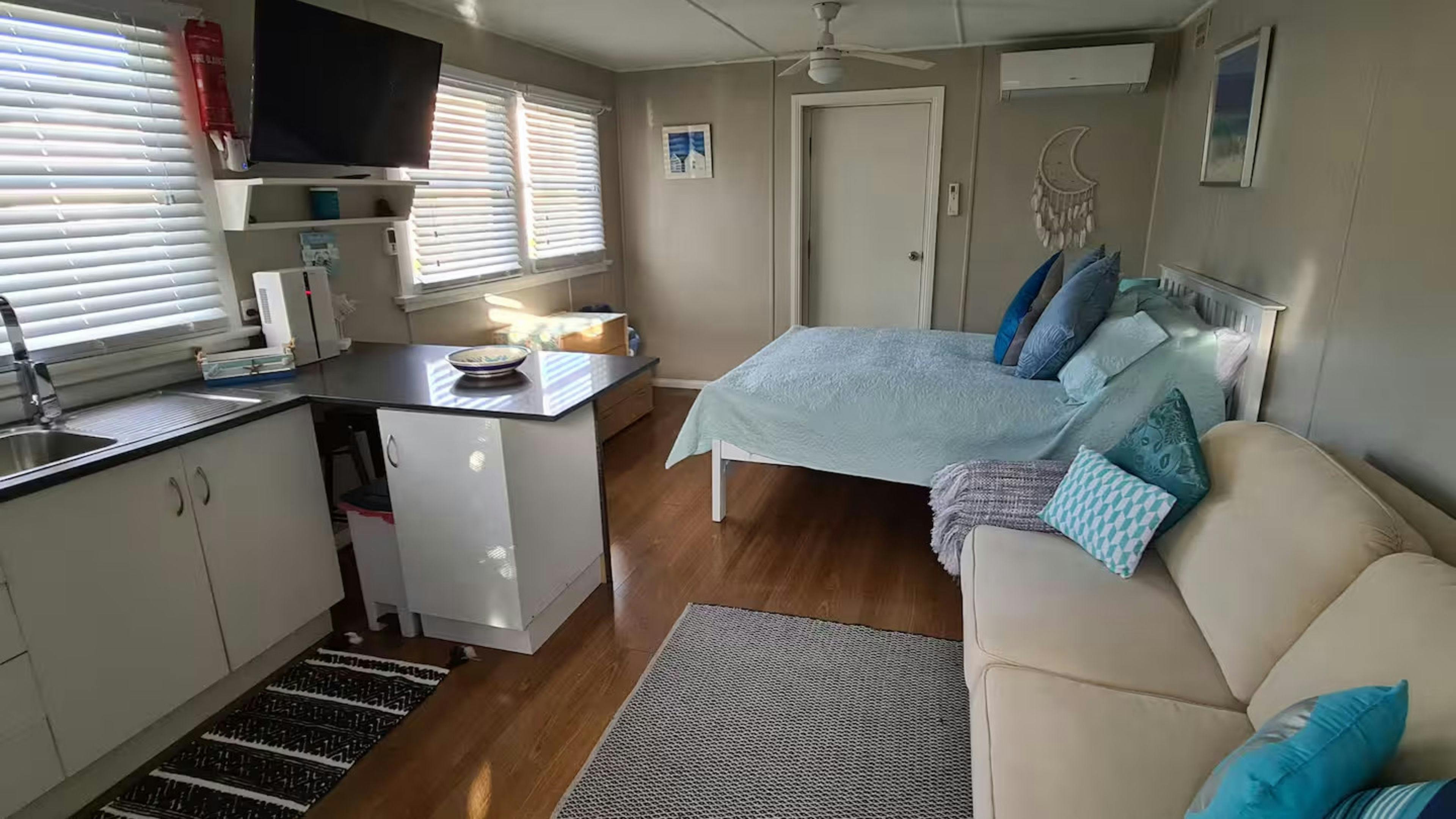 Funky Li'l Shack - Studio Cabin