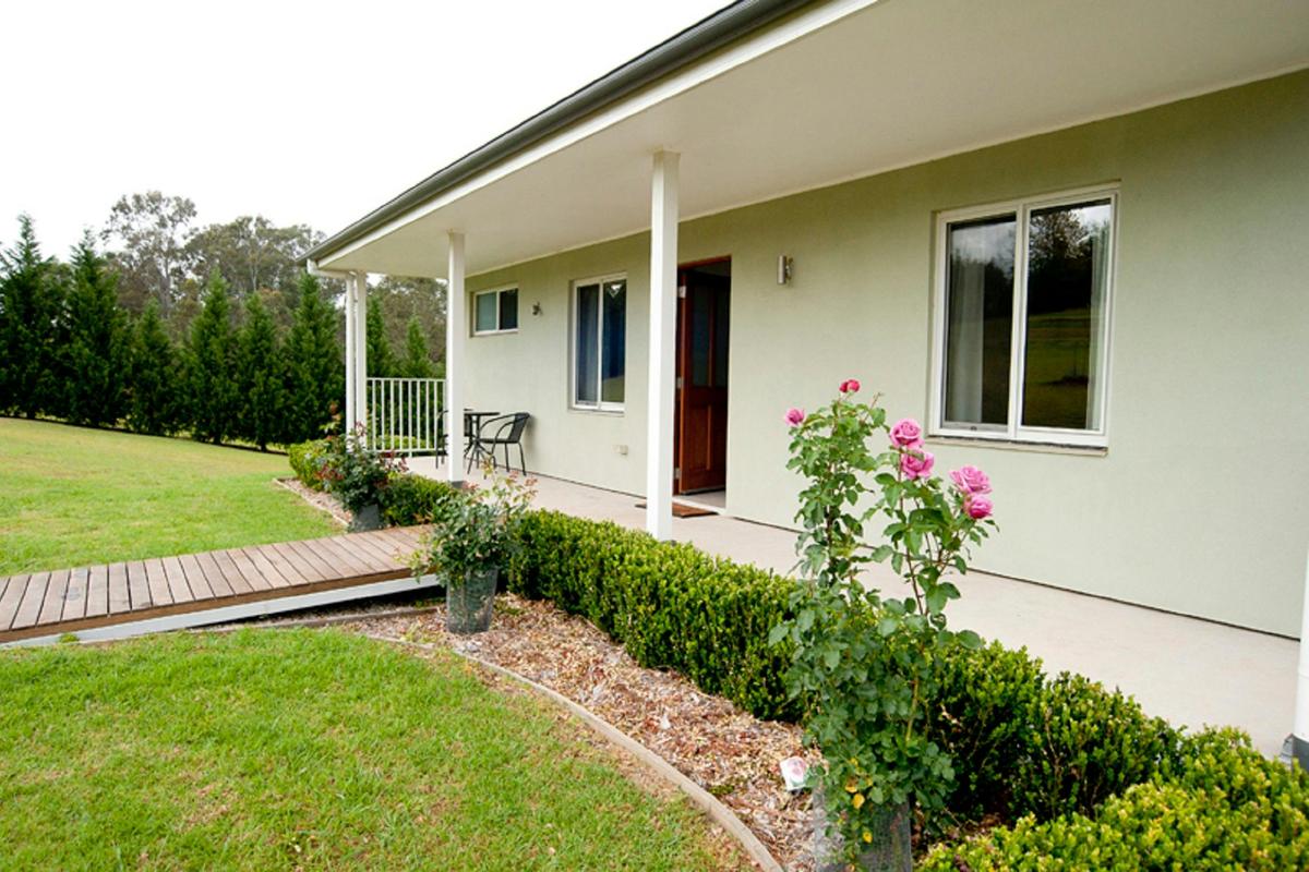 Hills View Cottage Front entrance