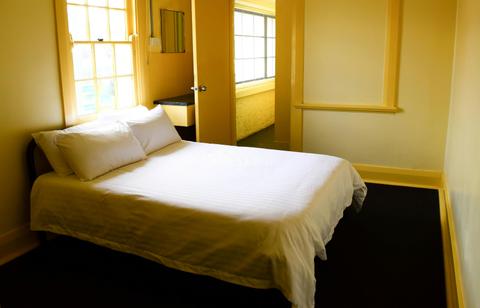 Grafton Hotel, Grafton NSW - Double Room, Ensuite Bathroom