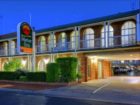Henry Parkes Motor Inn