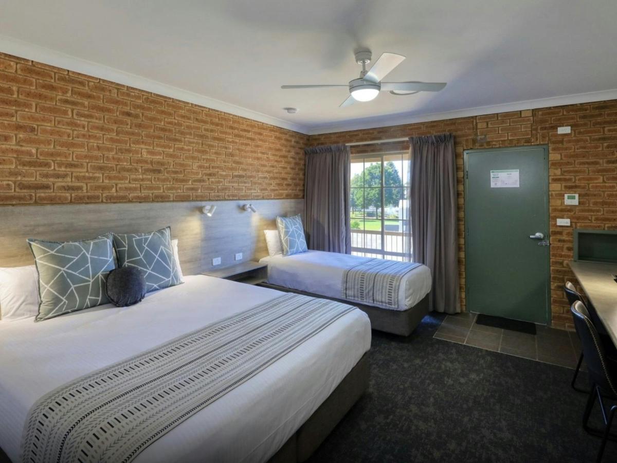 Deluxe Twin Room with double bed and single bed