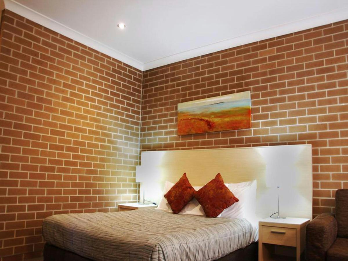 Queen Room  imperial motel