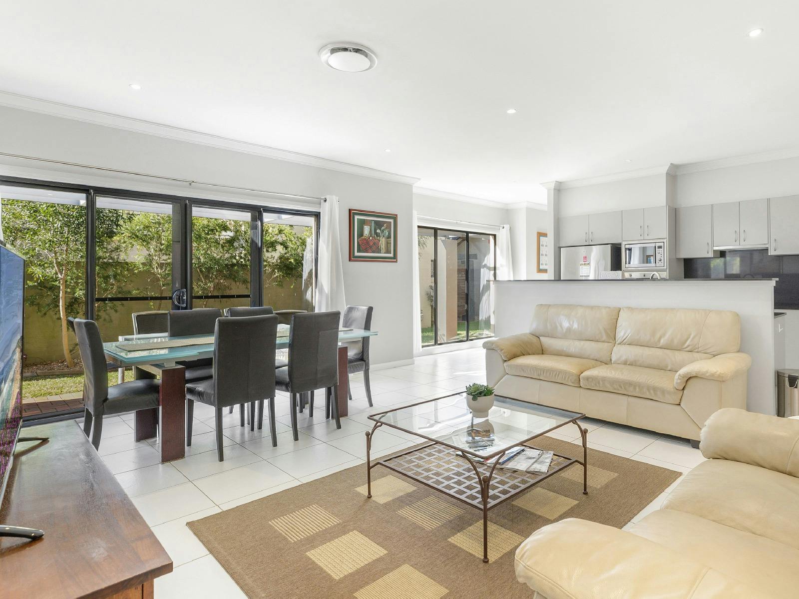 Hunter Valley Lodge lounge room and dining area