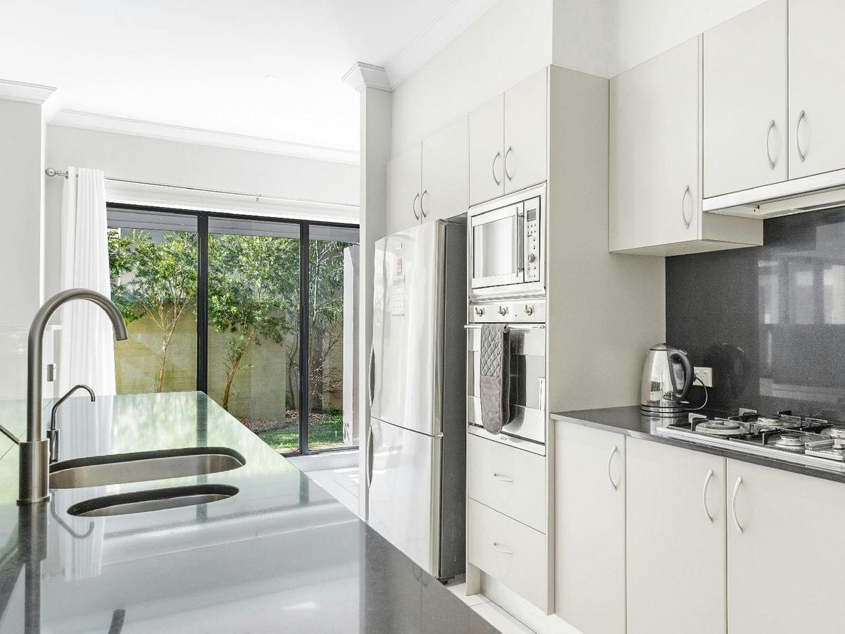 Hunter Valley Lodge kitchen